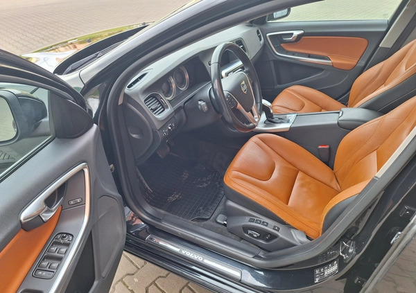 Volvo V60 cena 29900 przebieg: 279000, rok produkcji 2012 z Dąbie małe 56